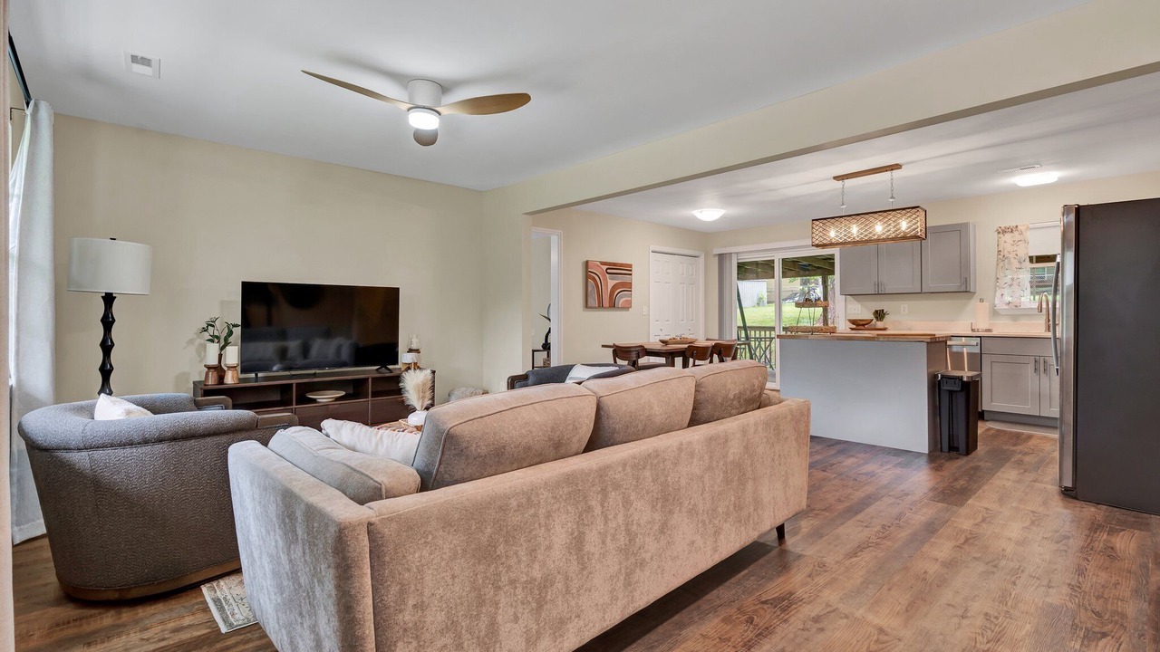 Photo of Livingroom in Collegedale