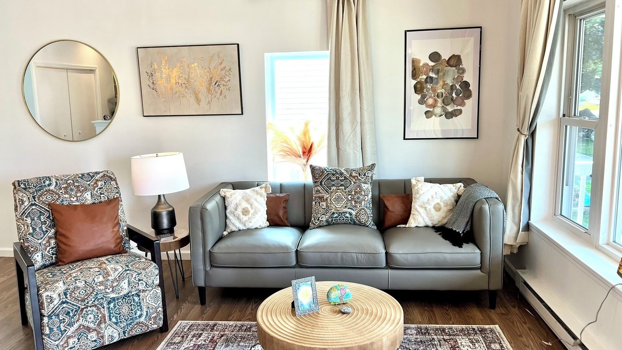 Photo of Livingroom in Oswego