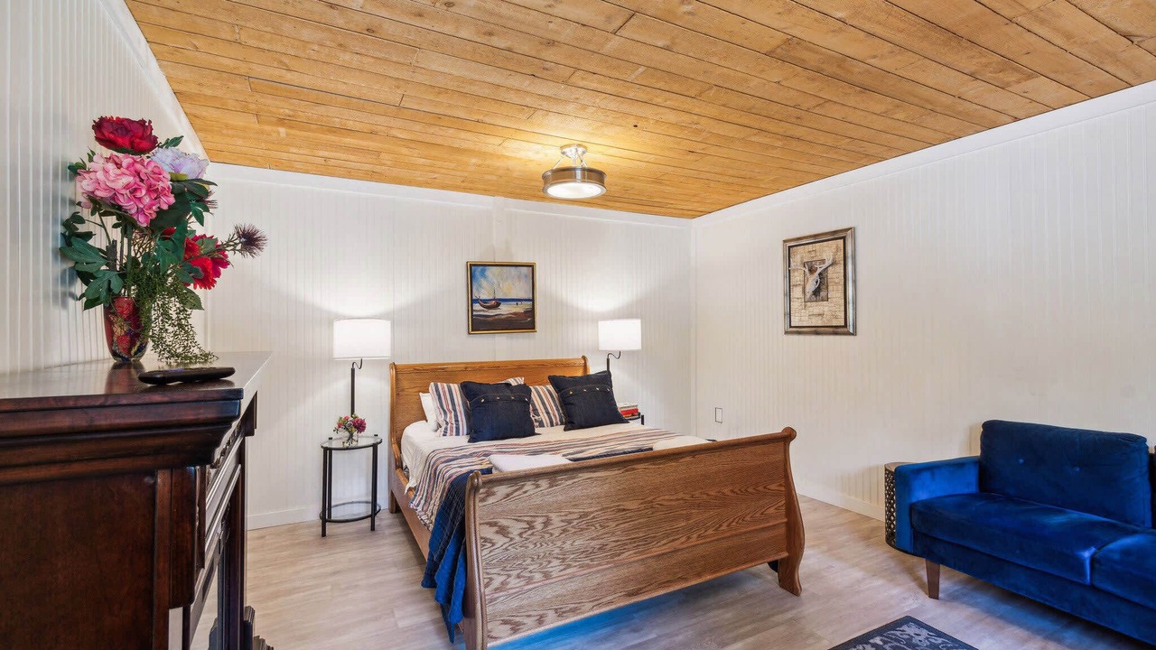Photo of Livingroom in Shelton