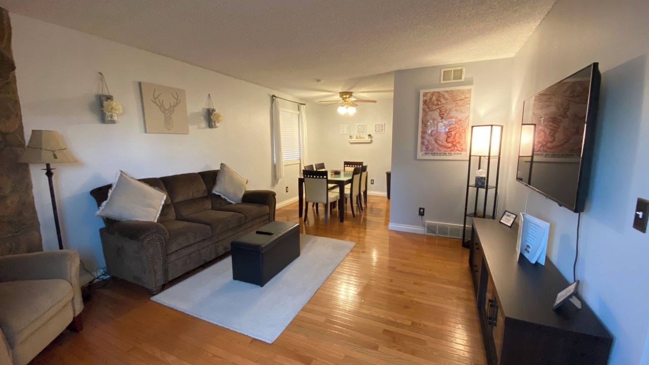 Photo of Livingroom in North Central Westminster