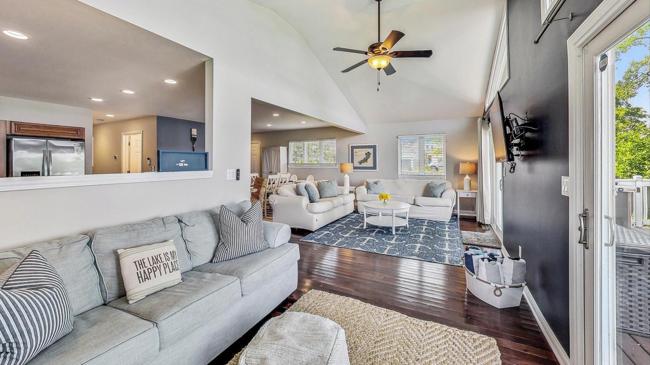 Photo of Livingroom in Delavan Lake