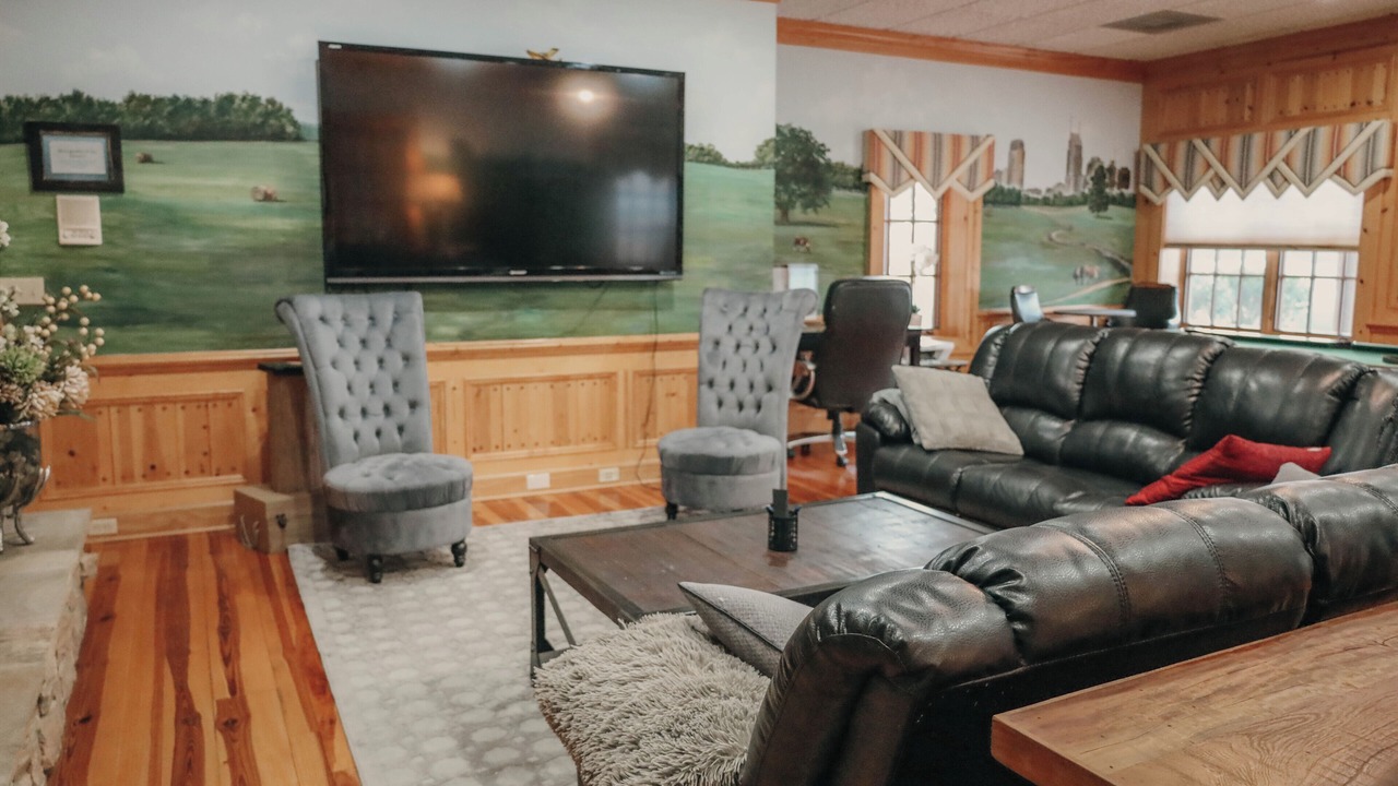 Photo of Livingroom in Castalian Springs