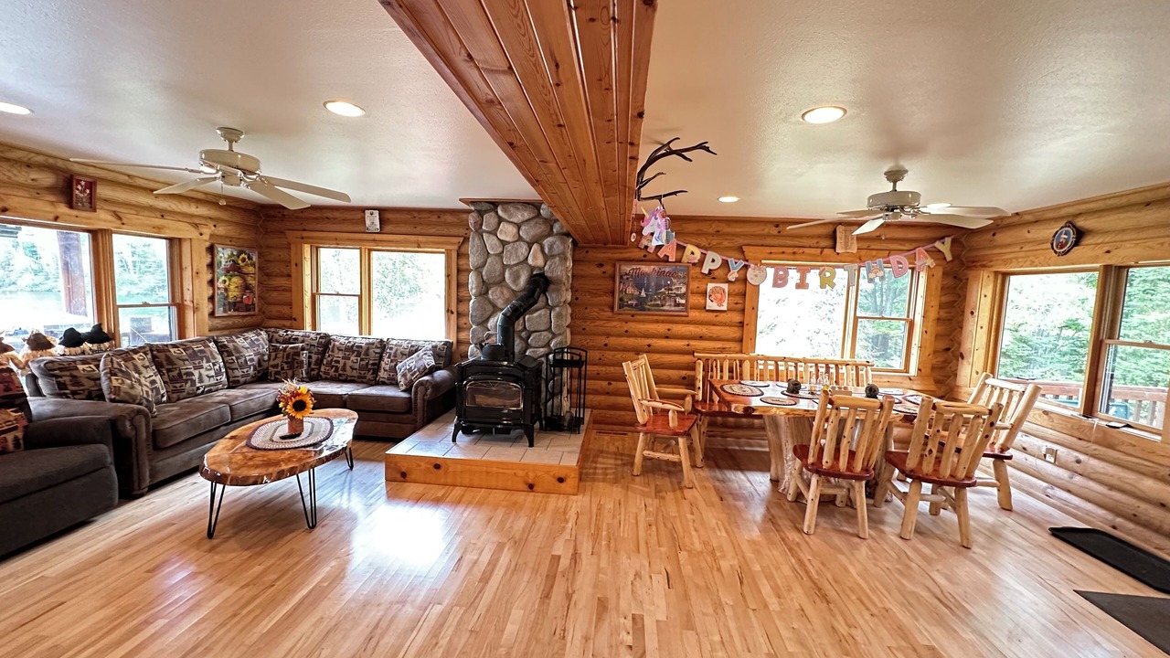 Photo of Livingroom in National Mine