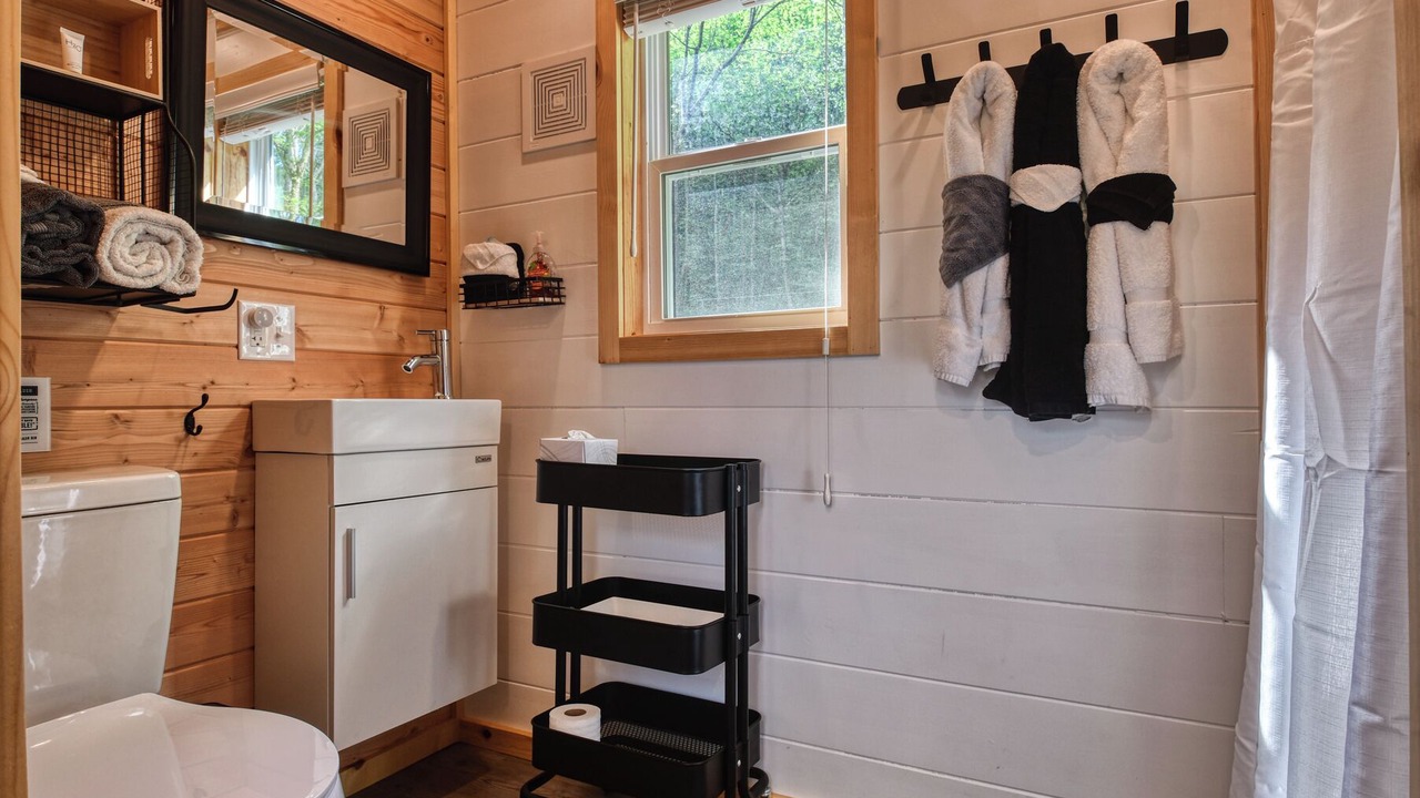 Photo of Bathroom in Cosby