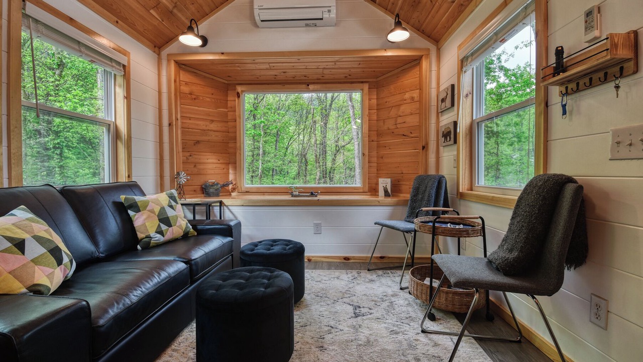 Photo of Livingroom in Cosby