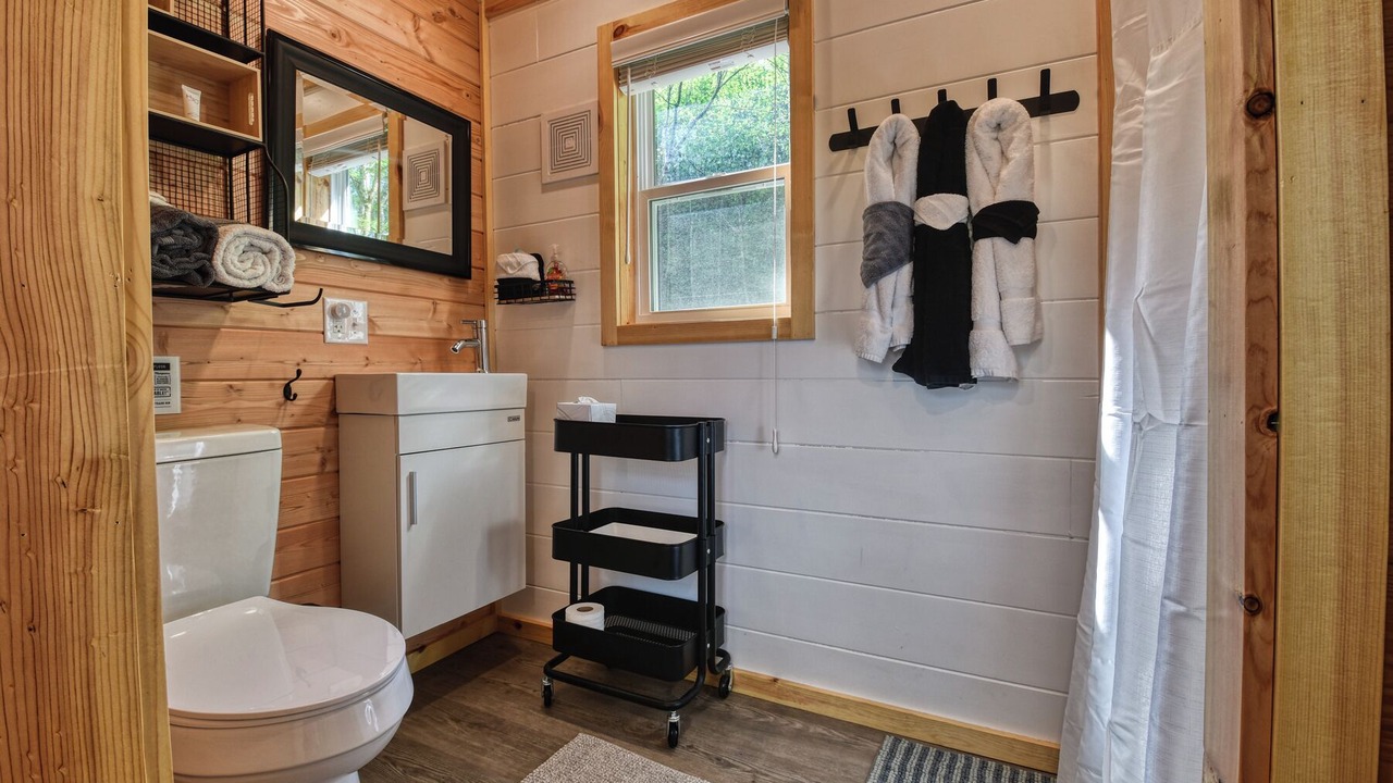 Photo of Bathroom in Cosby