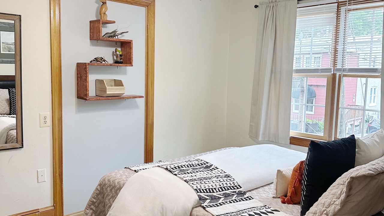 Photo of Bedroom in Lorton