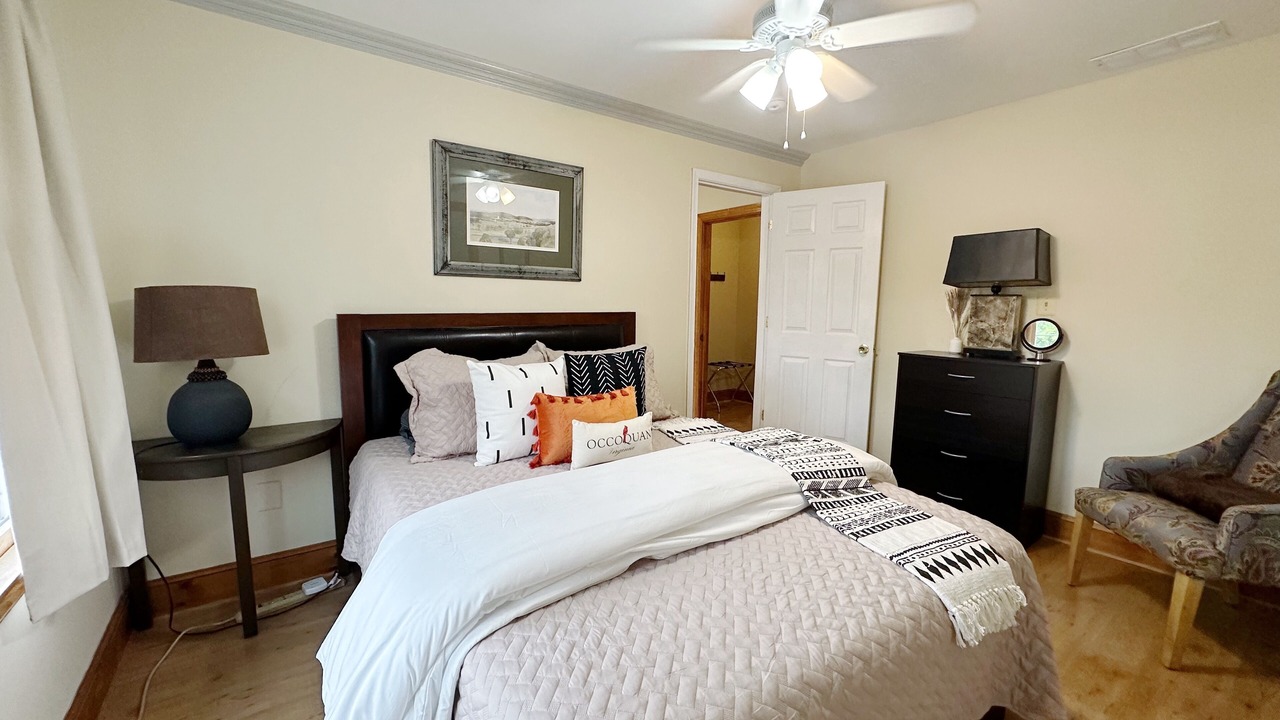 Photo of Bedroom in Lorton