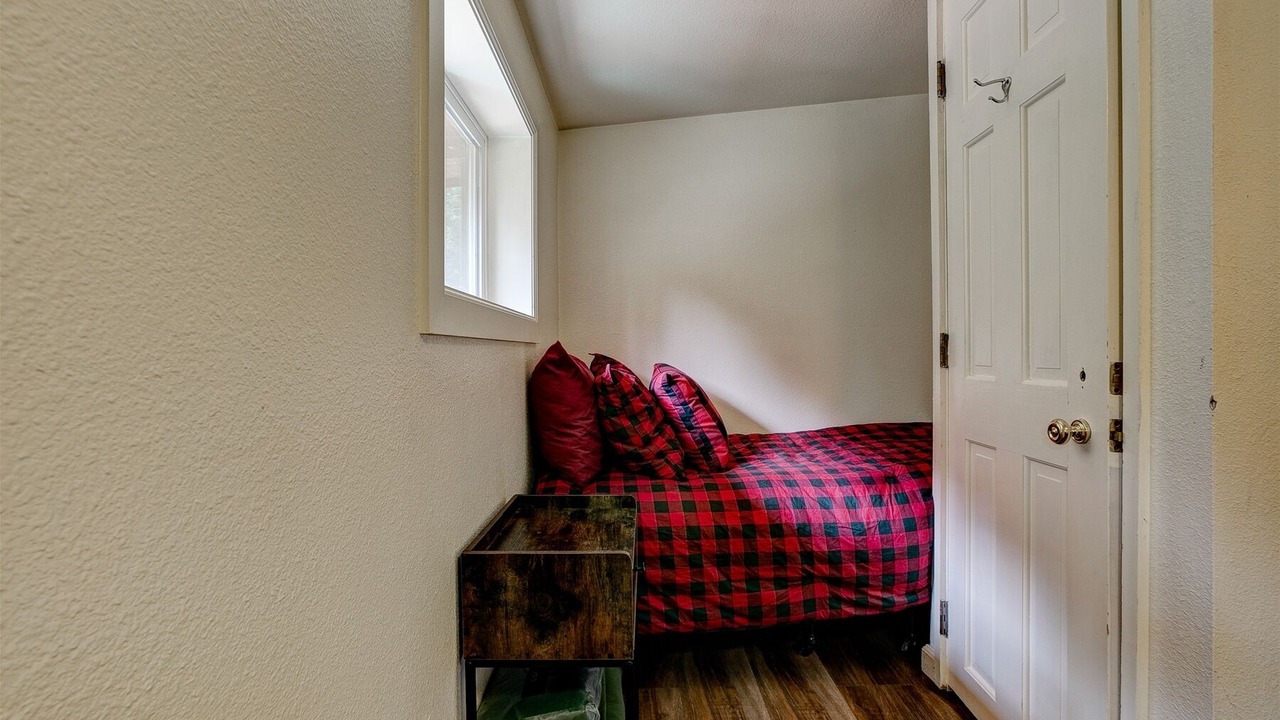 Photo of Bedroom in Lyons