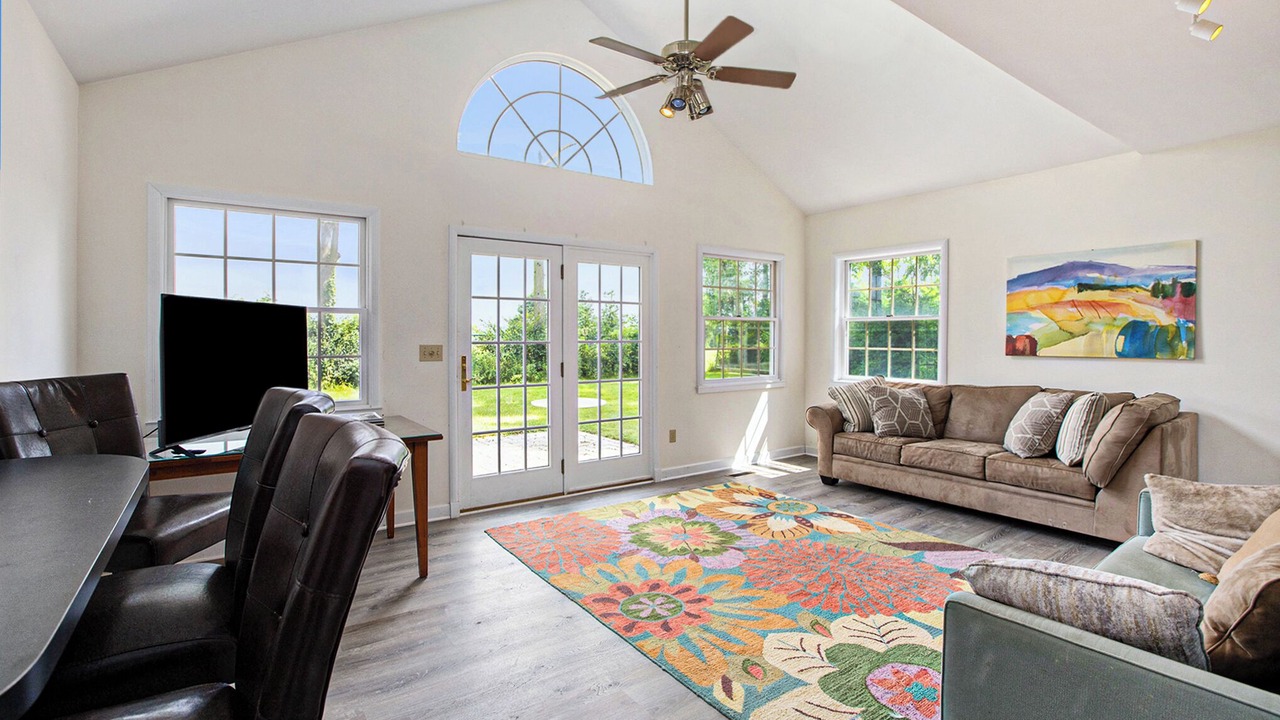 Photo of Livingroom in Bryant Pattengill West