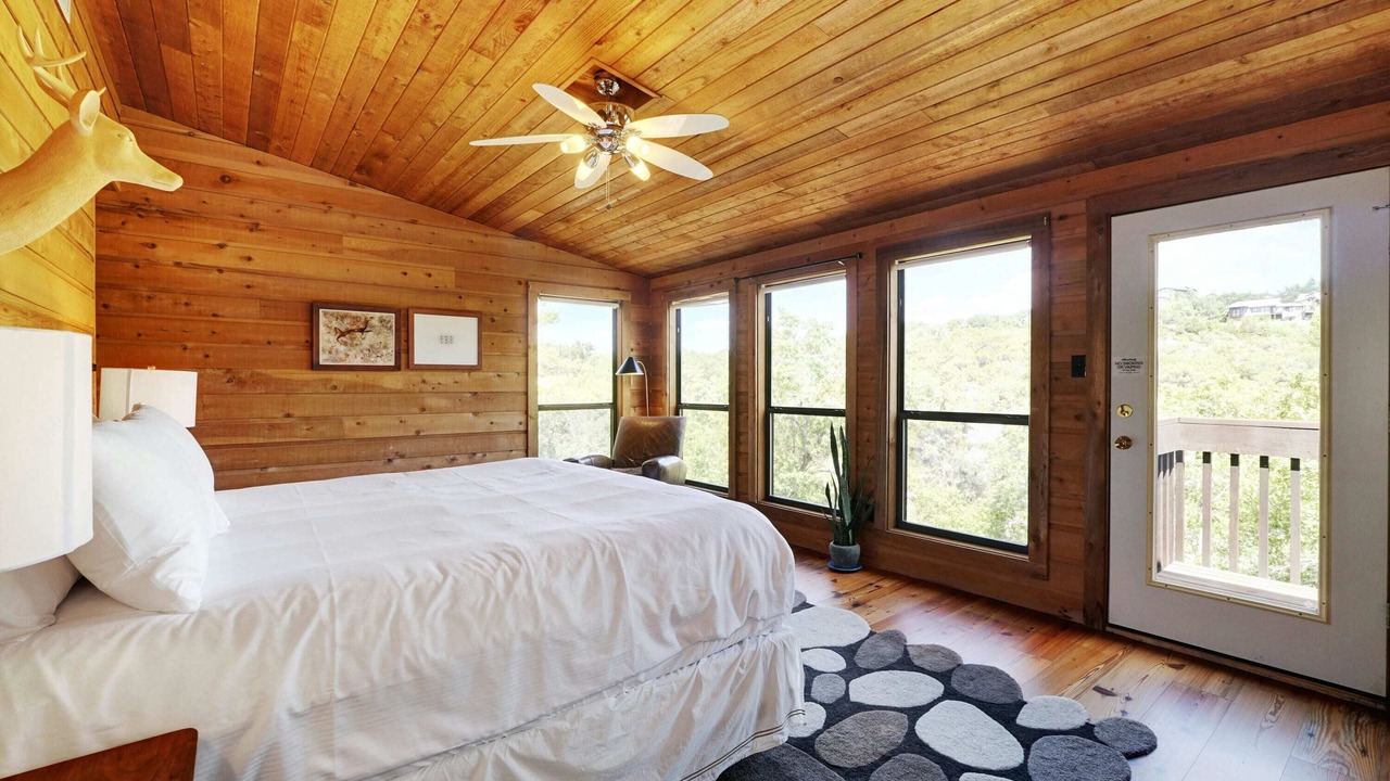 Photo of Bedroom in Lost Creek