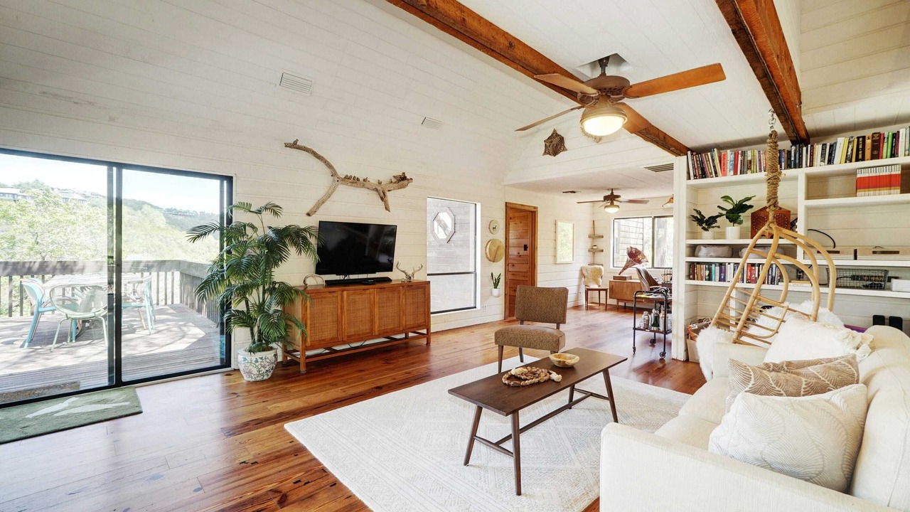 Photo of Livingroom in Lost Creek