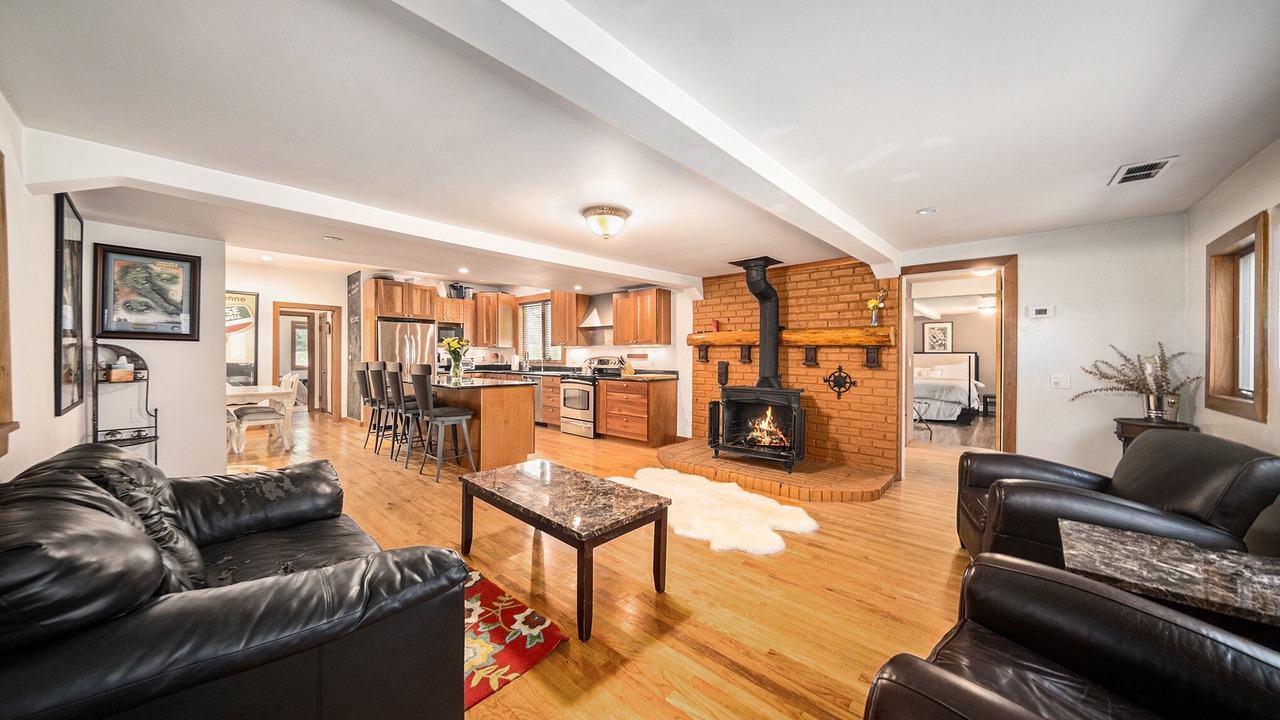 Photo of Livingroom in Bryant Pattengill West