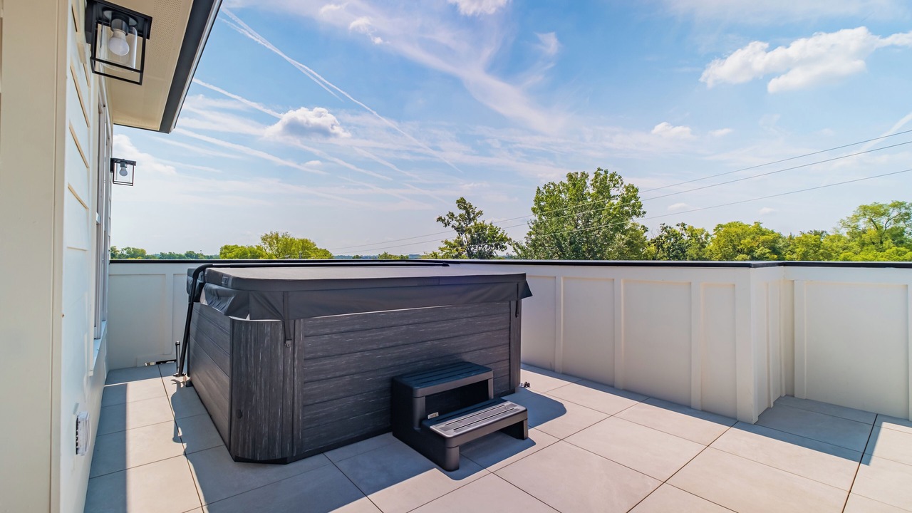 Photo of Patio Balcony in Eighth Avenue
