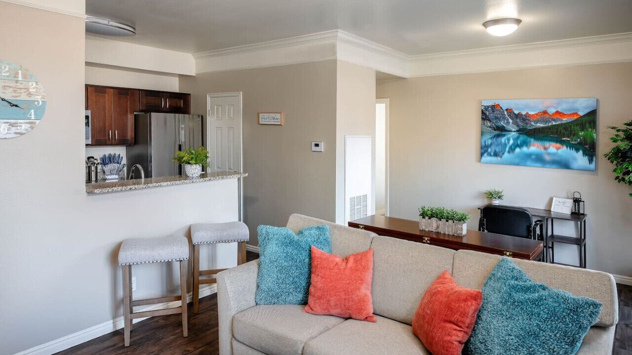 Photo of Livingroom in Midvale