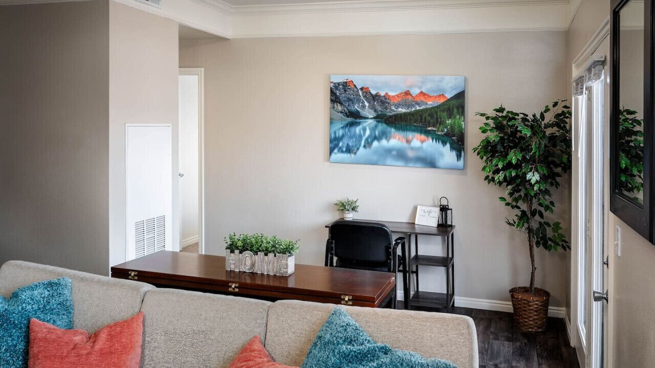 Photo of Livingroom in Midvale
