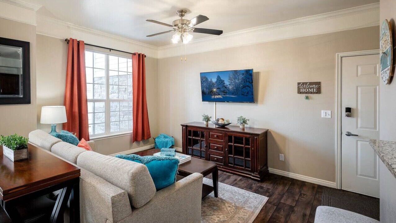 Photo of Livingroom in Midvale