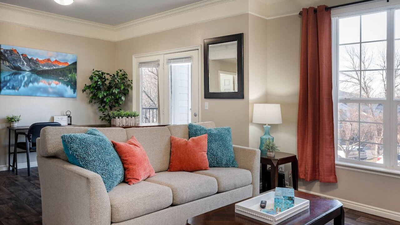 Photo of Livingroom in Midvale
