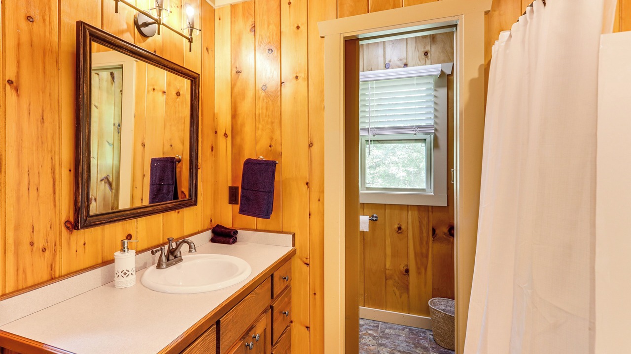 Photo of Bathroom in Walnut Mountain