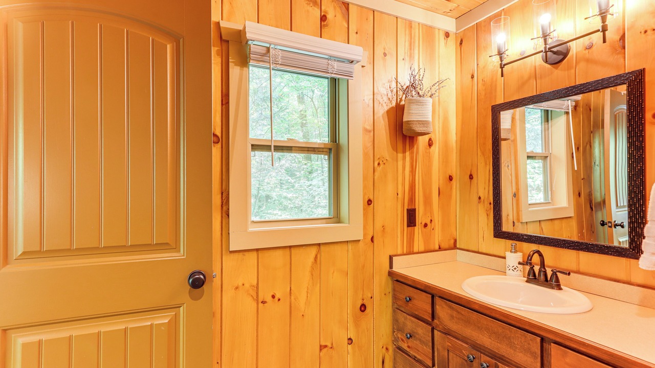 Photo of Bathroom in Walnut Mountain