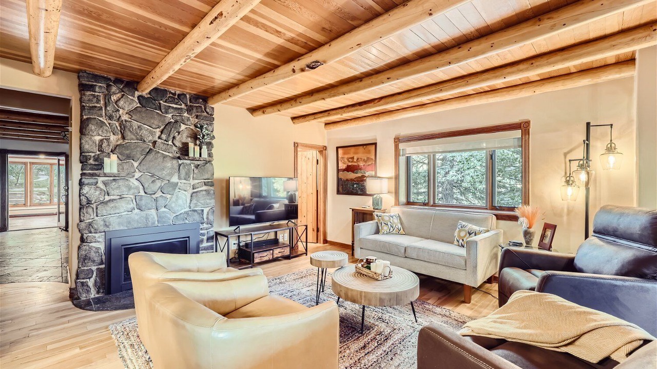 Photo of Livingroom in Shadow Mountain