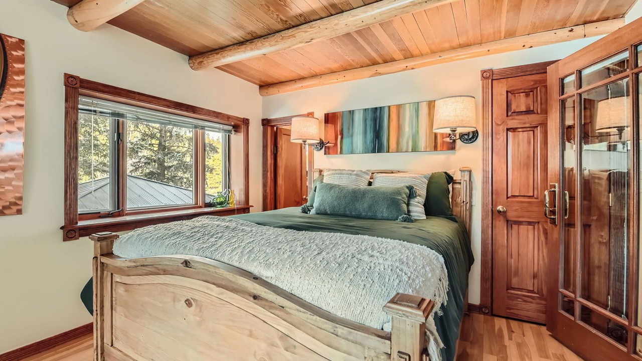 Photo of Bedroom in Shadow Mountain