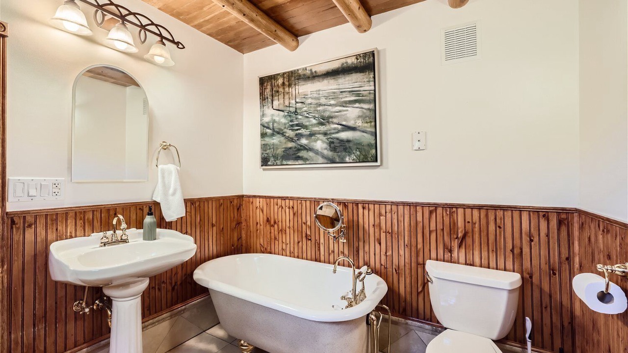 Photo of Bathroom in Shadow Mountain