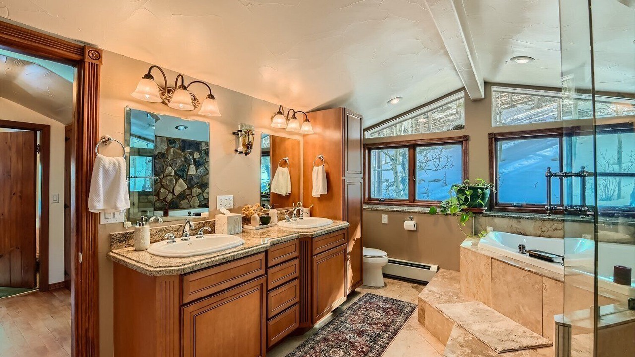 Photo of Bathroom in Shadow Mountain