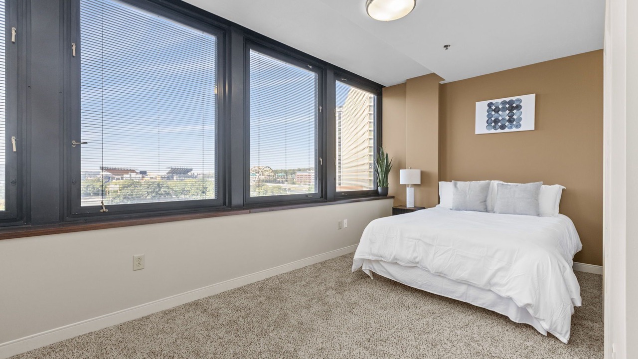 Photo of Bedroom in Downtown Pittsburgh