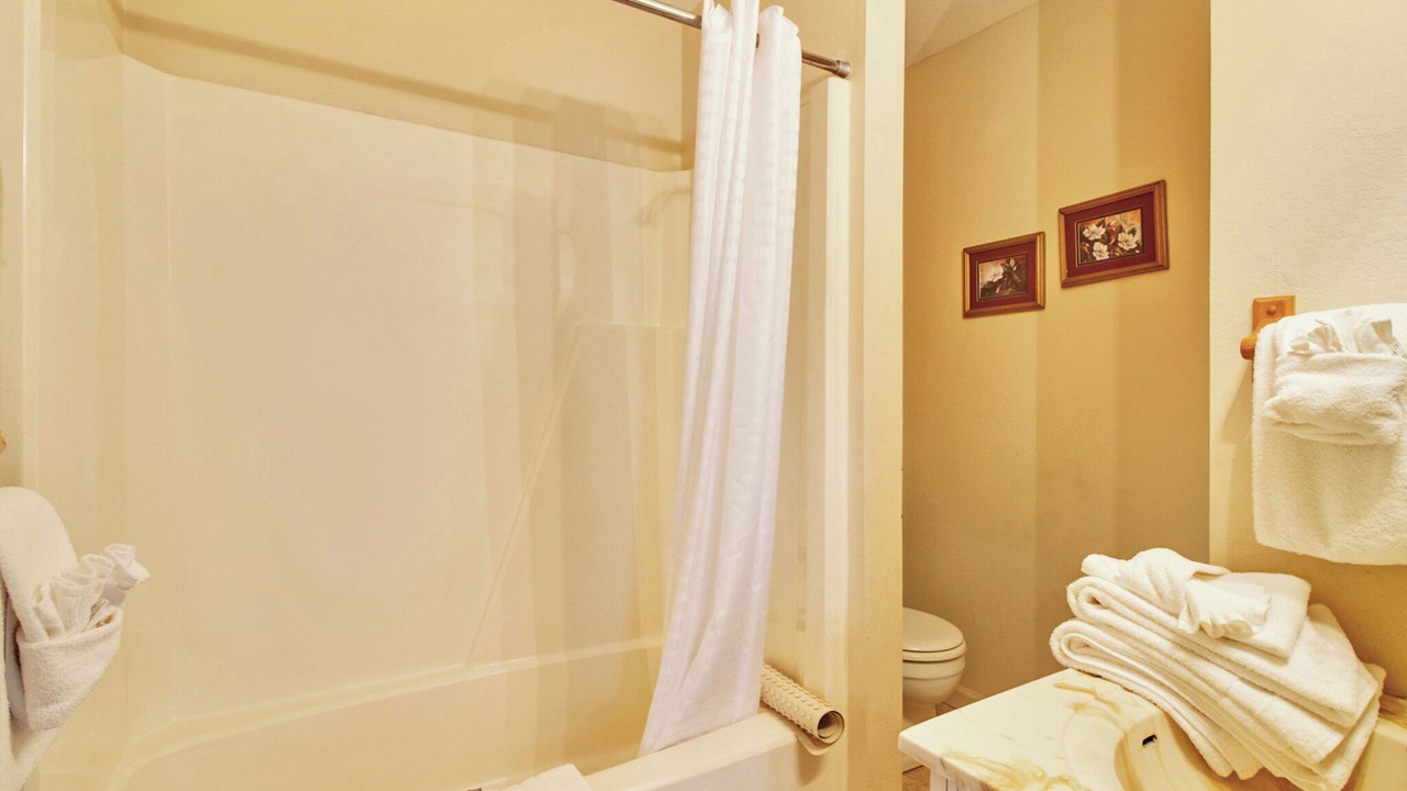 Photo of Bathroom in Lake Tansi