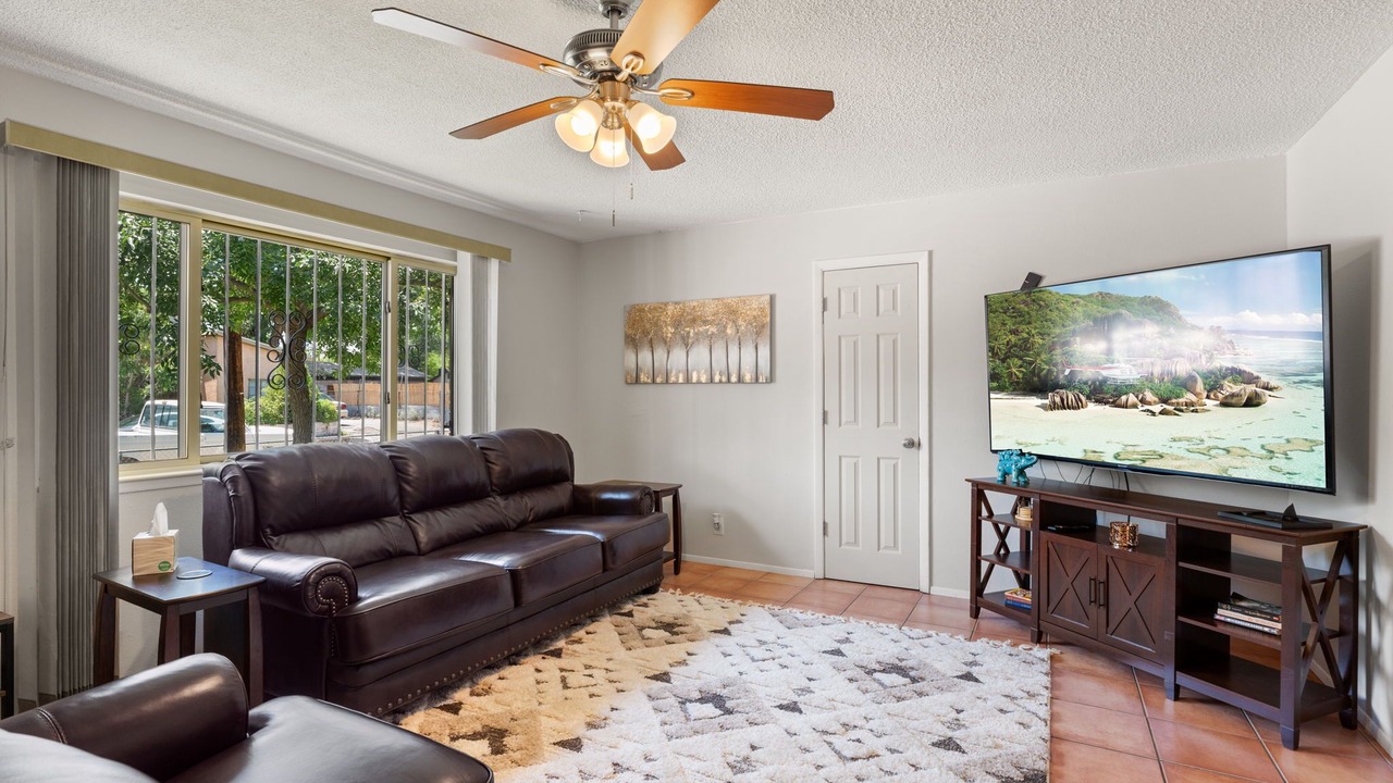 Photo of Livingroom in Pat Hurley