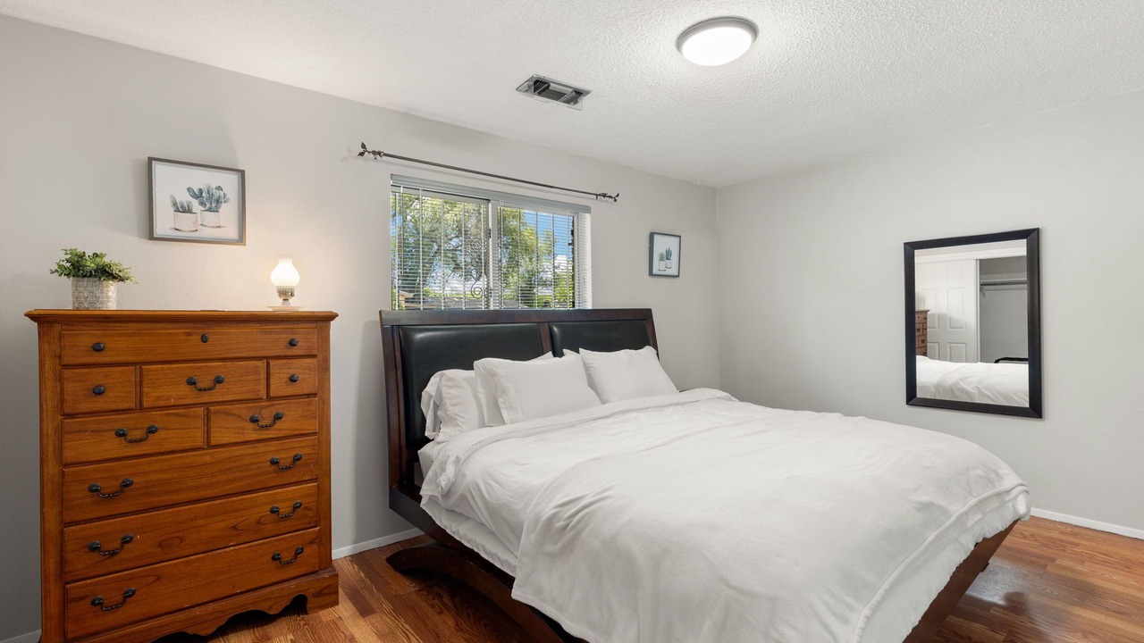 Photo of Bedroom in Pat Hurley