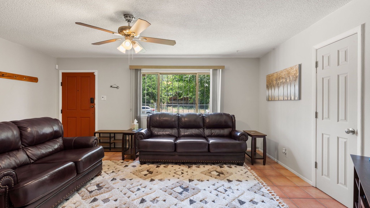 Photo of Livingroom in Pat Hurley