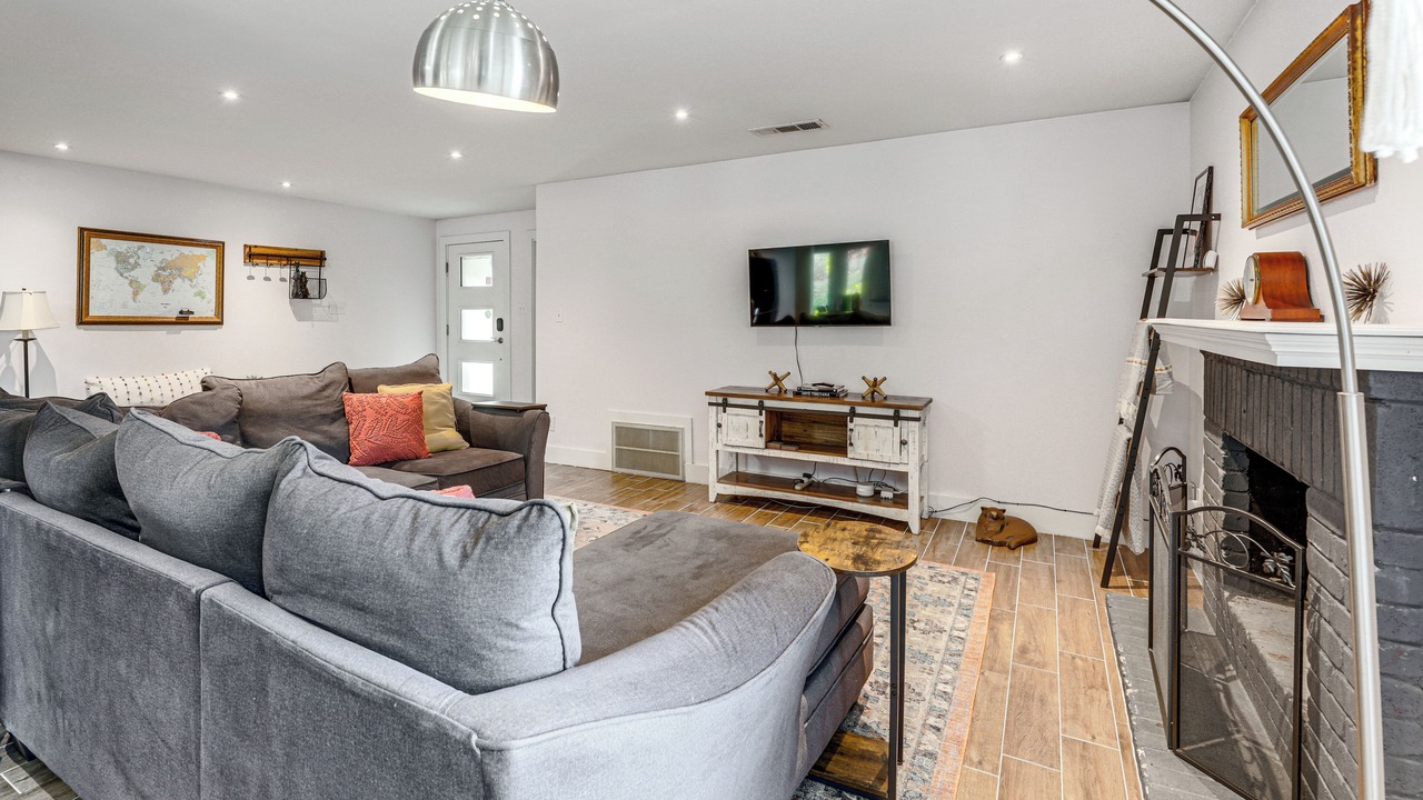 Photo of Livingroom in University Hills