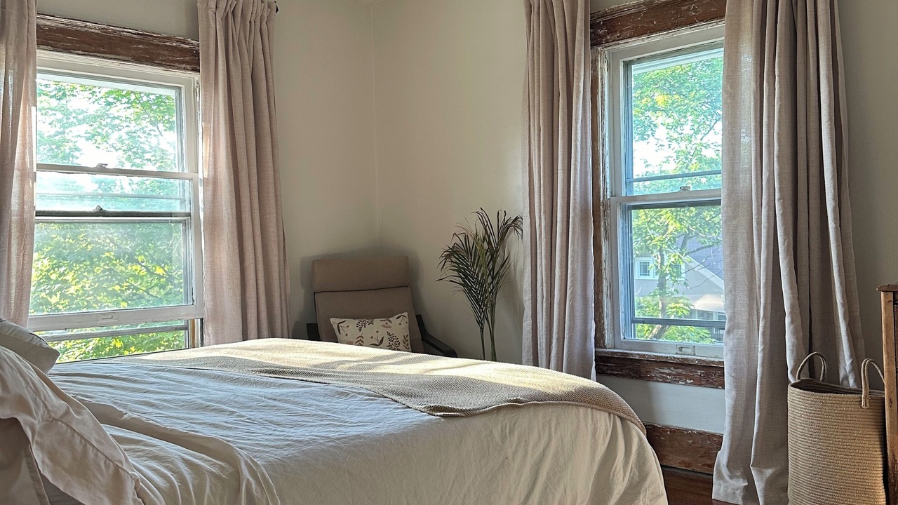 Photo of Bedroom in Dundee-Happy Hollow Historic District