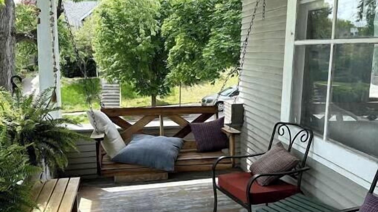 Photo of Patio Balcony in Dundee-Happy Hollow Historic District