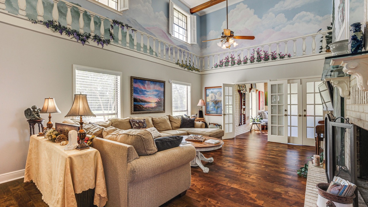 Photo of Livingroom in Madisonville
