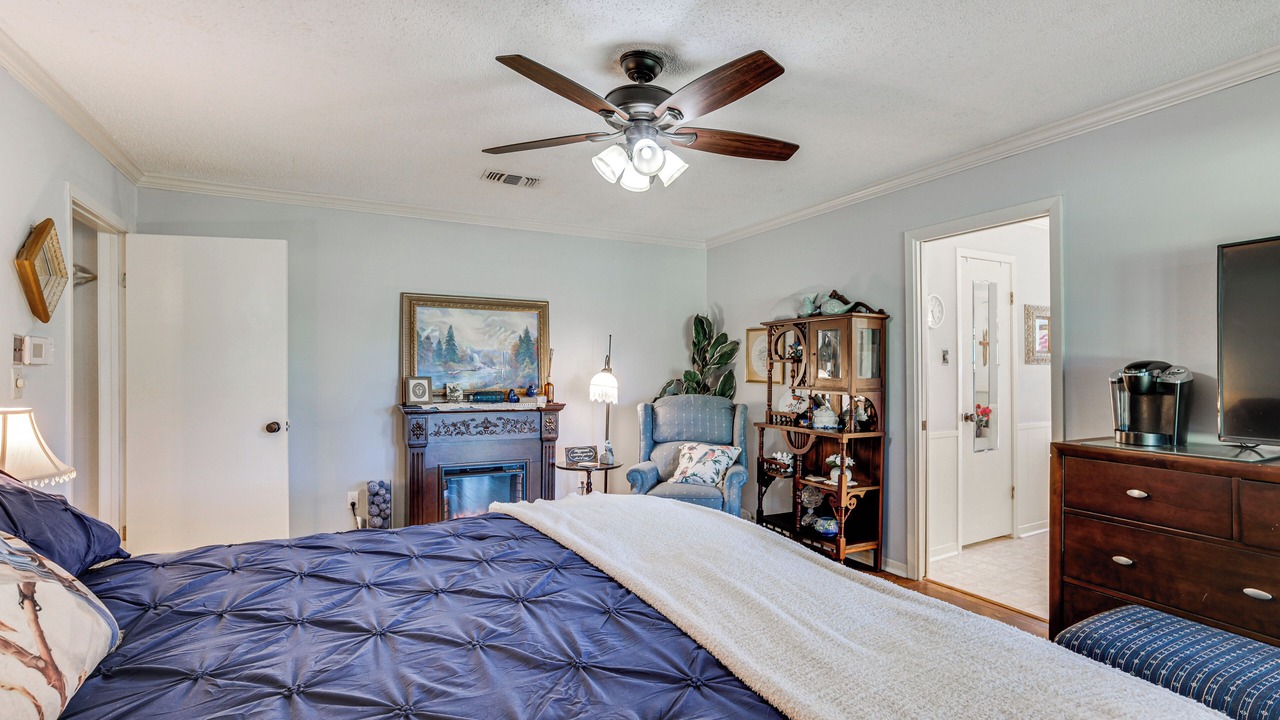 Photo of Bedroom in Madisonville