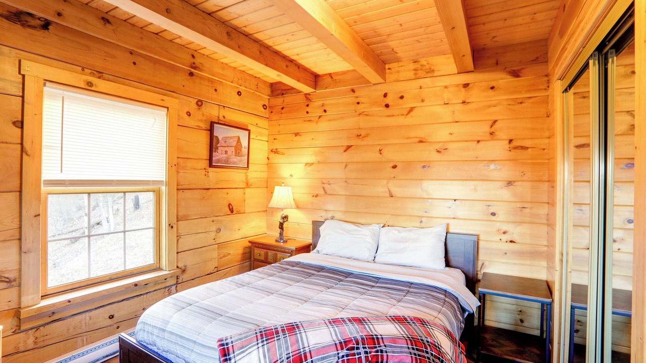 Photo of Bedroom in Hickory Hills