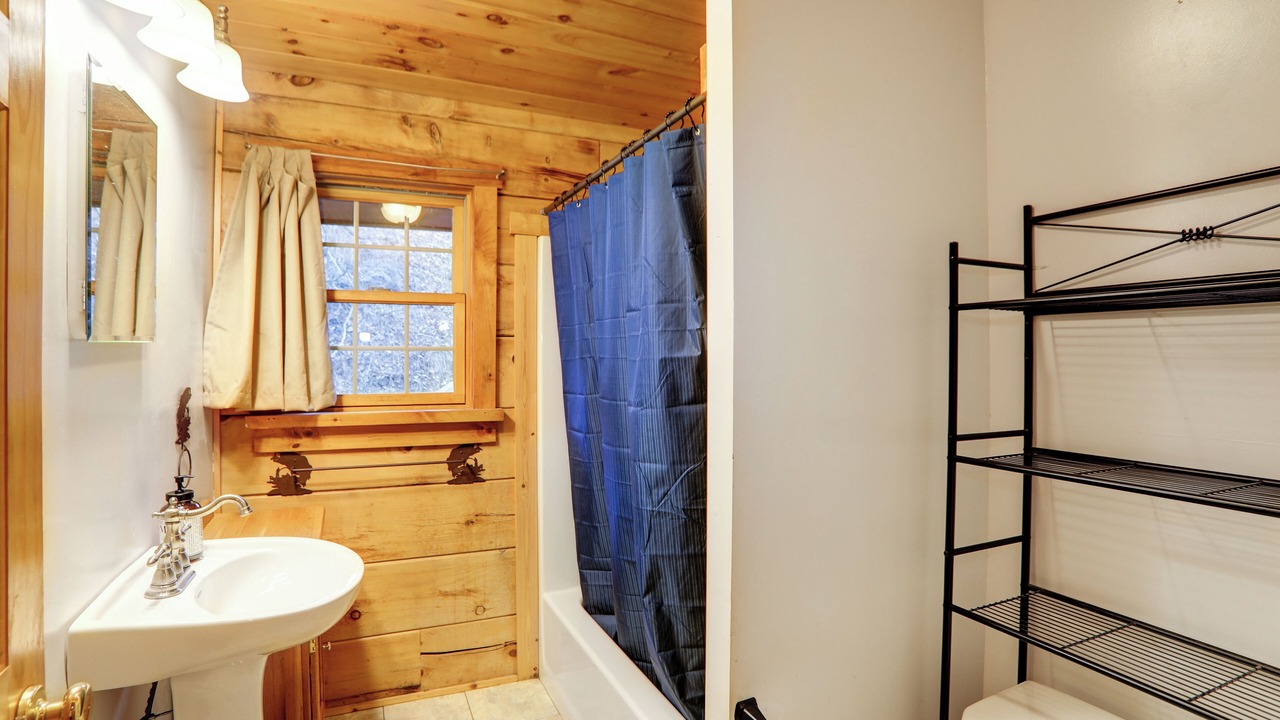 Photo of Bathroom in Hickory Hills