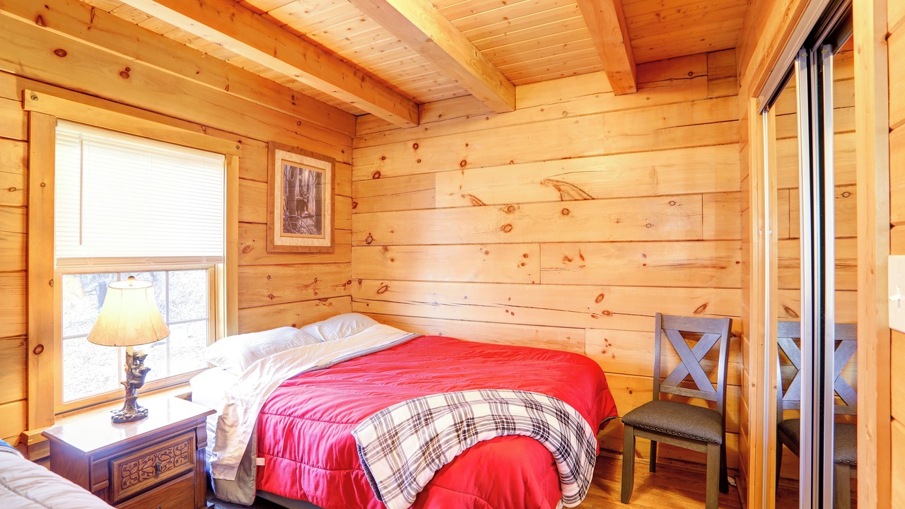Photo of Bedroom in Hickory Hills