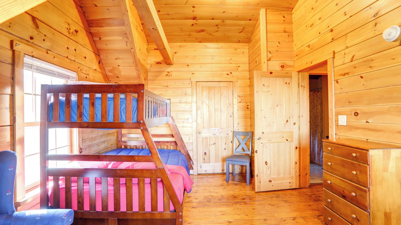 Photo of Bedroom in Hickory Hills