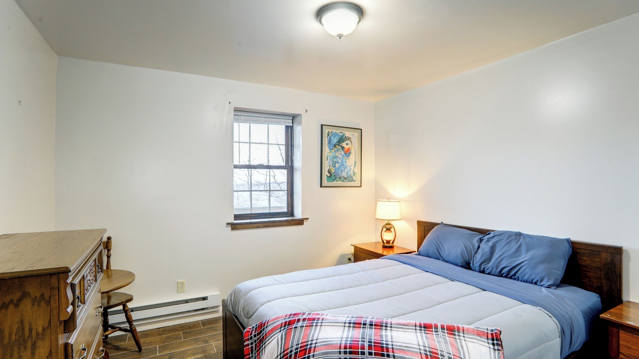 Photo of Bedroom in Hickory Hills