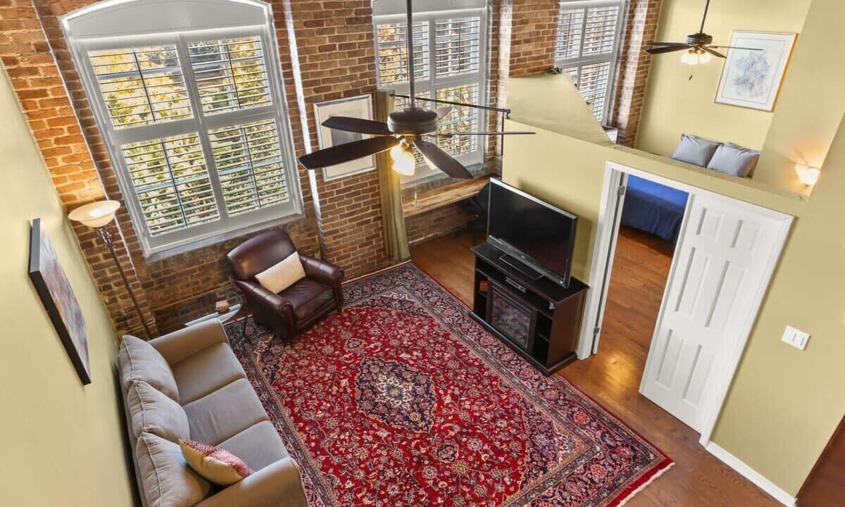 Photo of Livingroom in Arts/Warehouse District