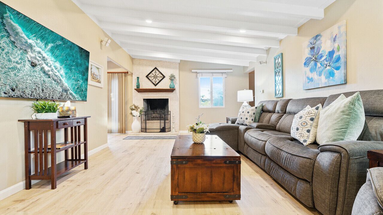 Photo of Livingroom in Bay Park