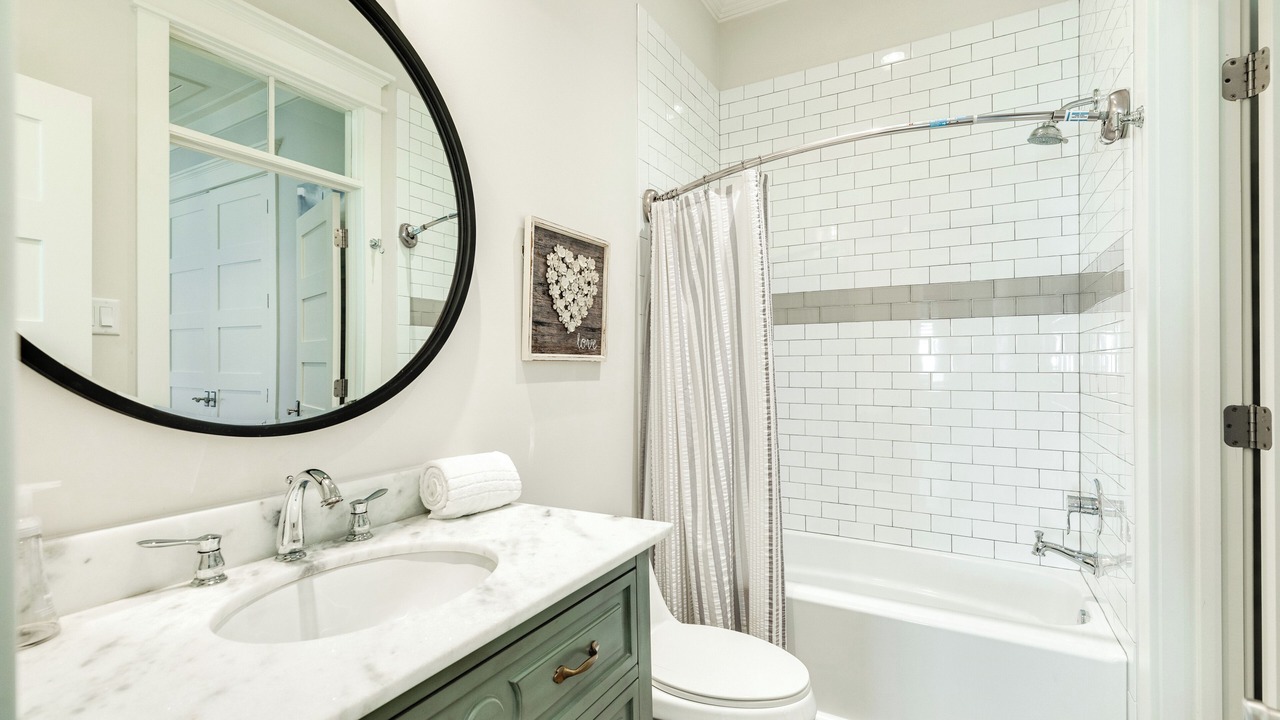 Photo of Bathroom in Pirates Beach