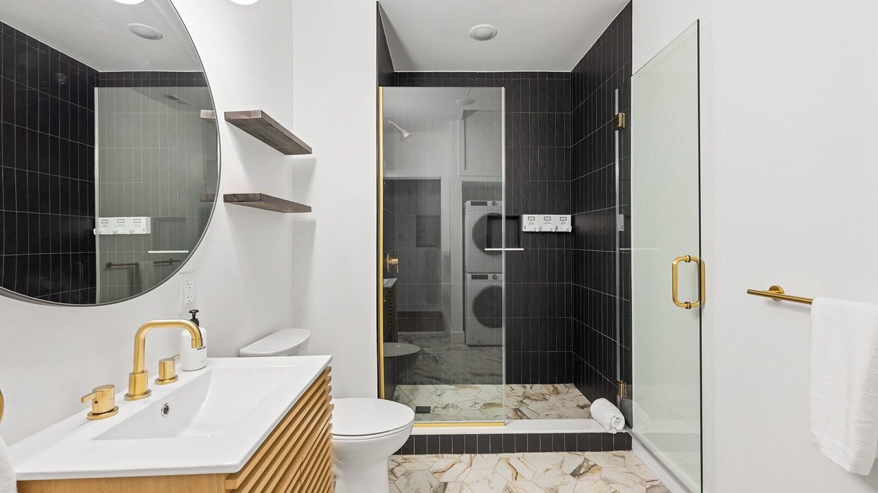 Photo of Bathroom in Old City