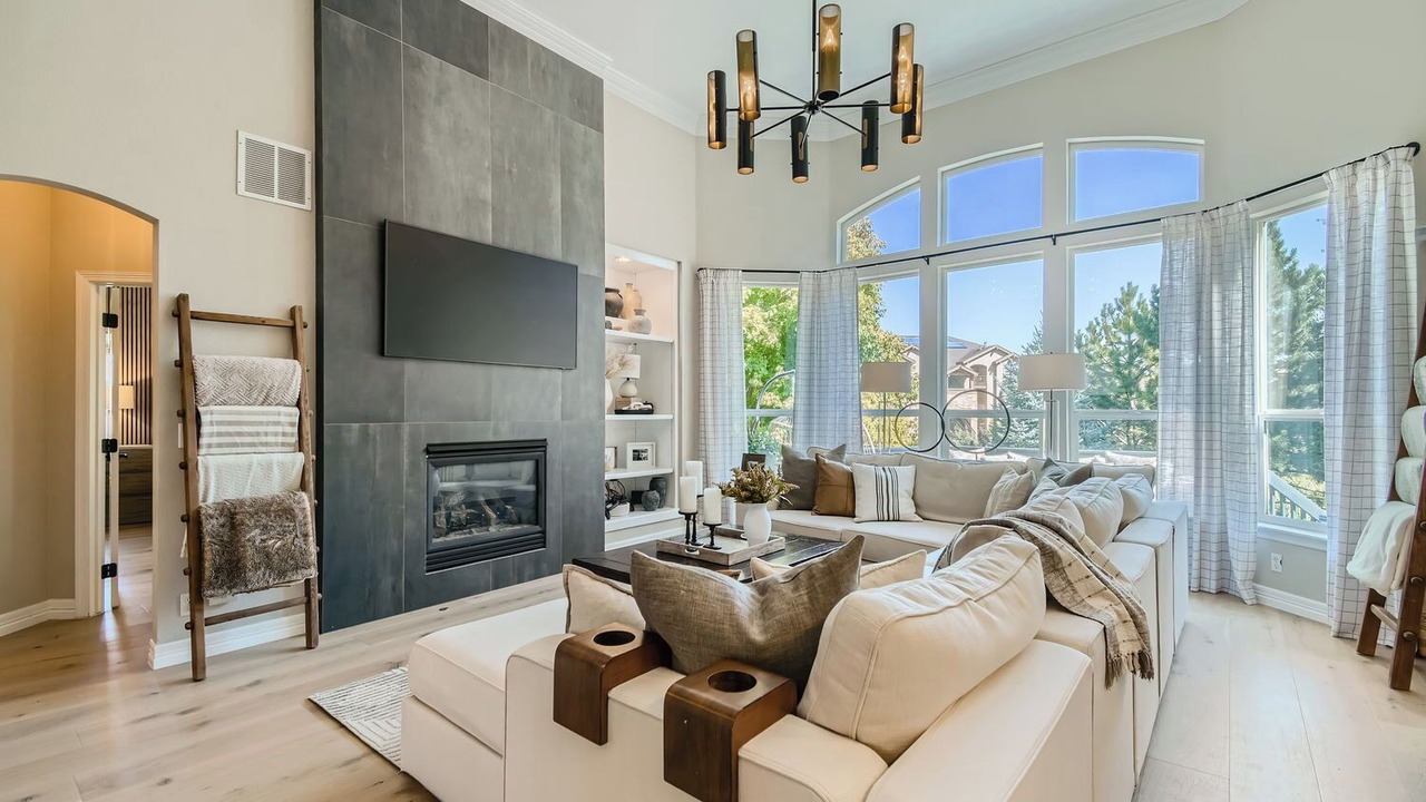 Photo of Livingroom in North Central Westminster
