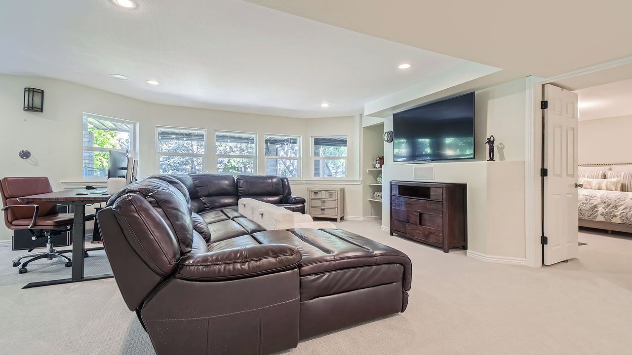 Photo of Livingroom in North Central Westminster
