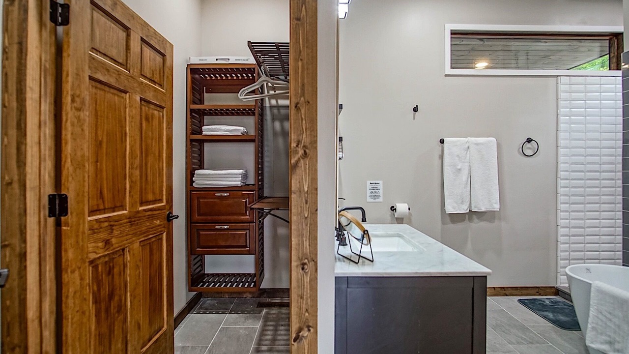 Photo of Bathroom in Slatyfork Farm